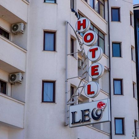 Hotel Leo เปเย ภายนอก รูปภาพ