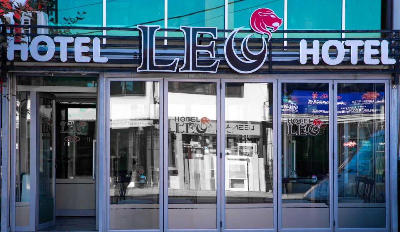 Hotel Leo เปเย ภายนอก รูปภาพ