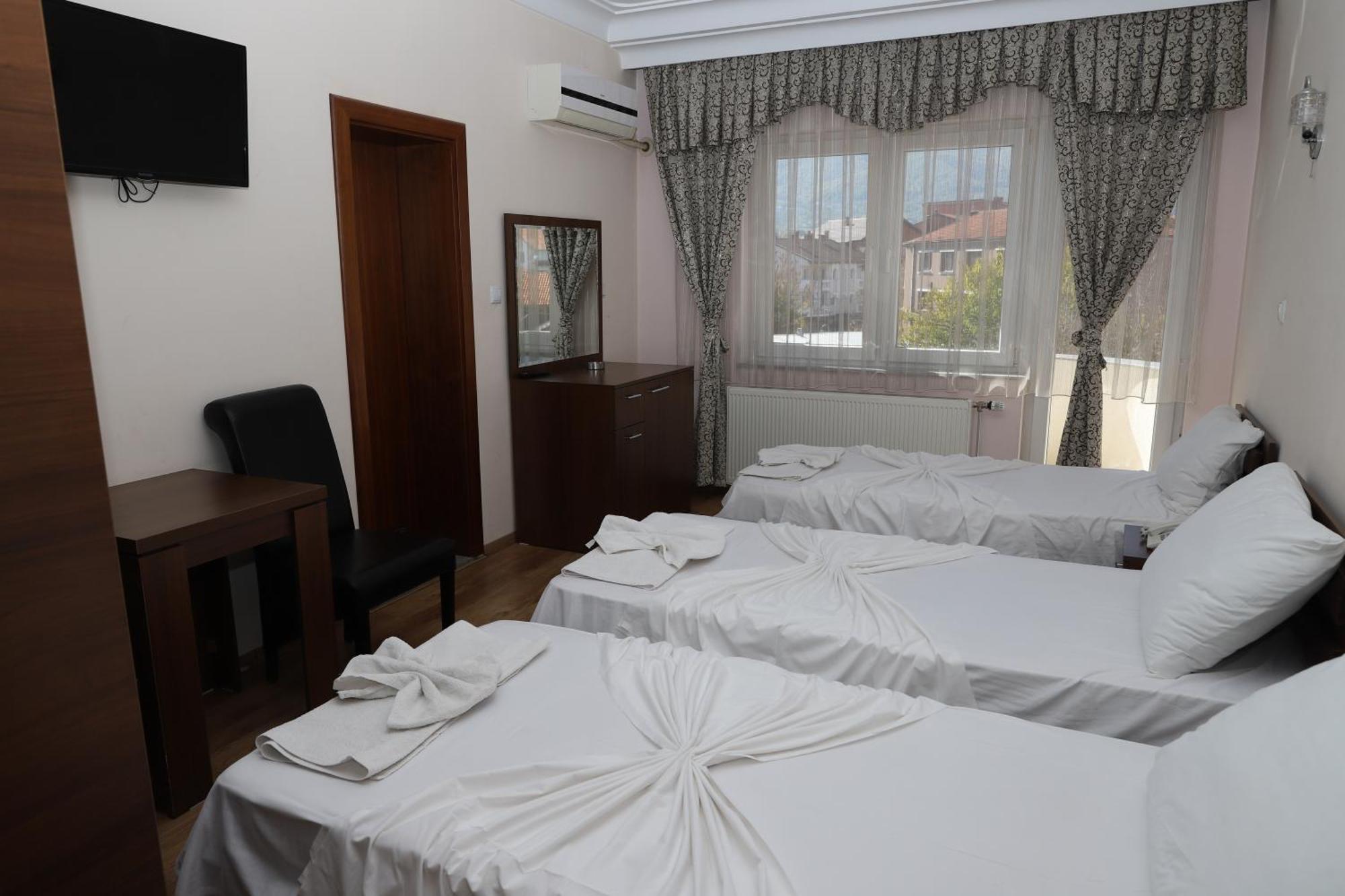 Hotel Leo เปเย ภายนอก รูปภาพ